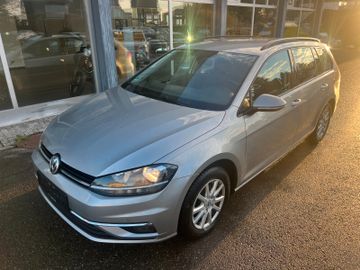 Volkswagen Golf - 1