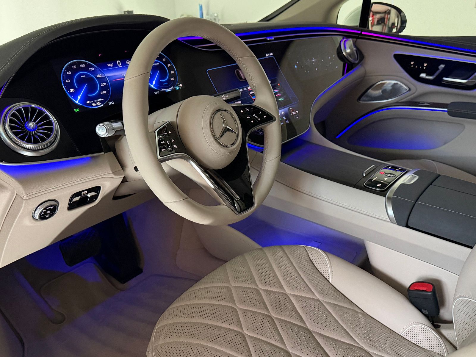 Fahrzeugabbildung Mercedes-Benz EQS EQS 580 4Matic/BURMESTER/HuD/PANO/98,5% SOH