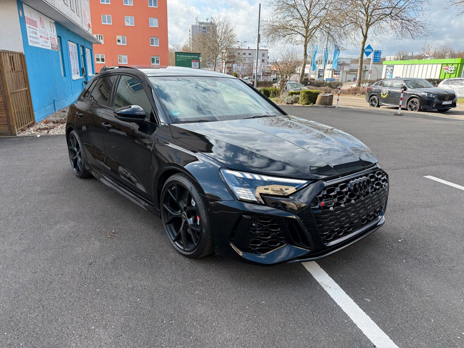 Audi RS3 SPORTBACK 2.5 TFSI QUATTRO+PANO+CAM+BLIS+B&O