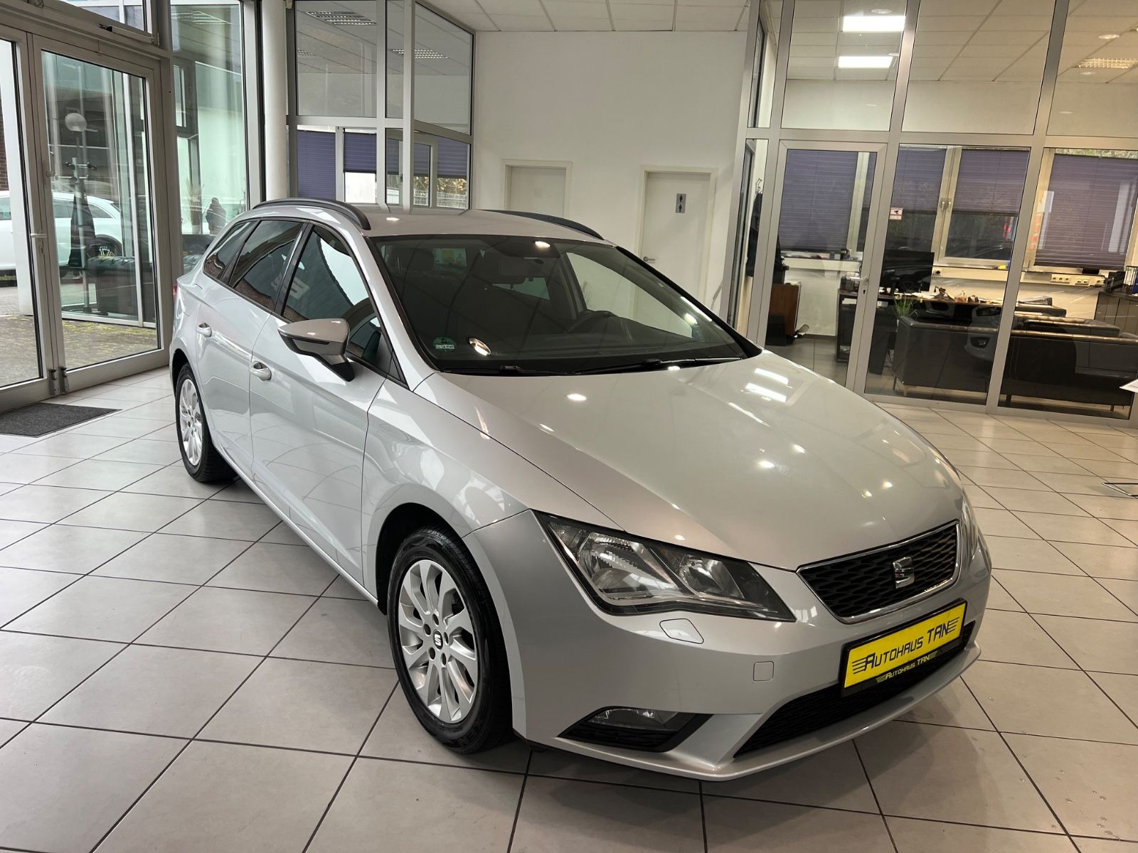 Fahrzeugabbildung SEAT Leon ST 1.6 TDI Style *NAVI*SITZHEIZUNG*