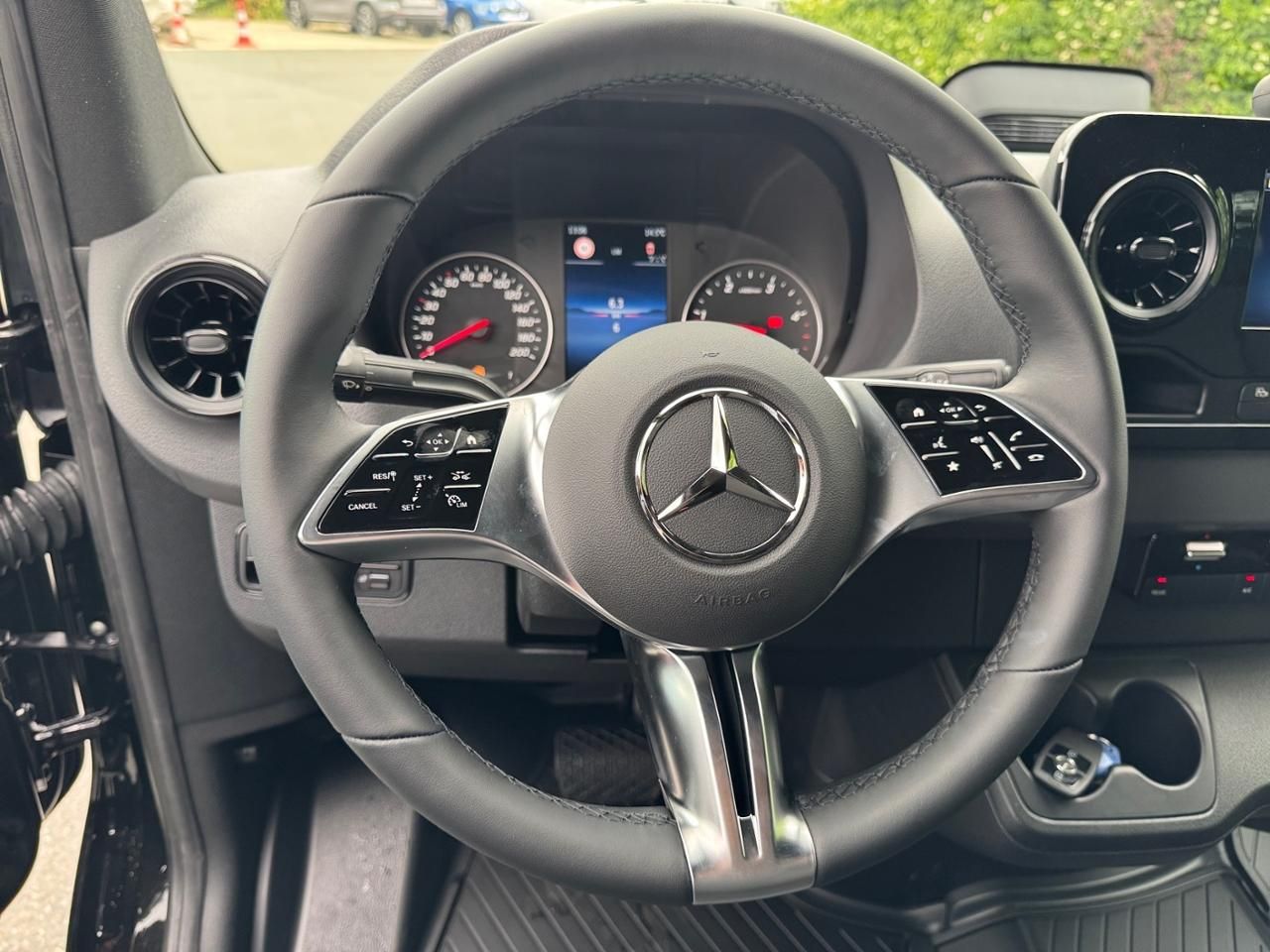Fahrzeugabbildung Mercedes-Benz Sprinter 319 CDI Tourer 9-Sitzer*LED*Standheizun