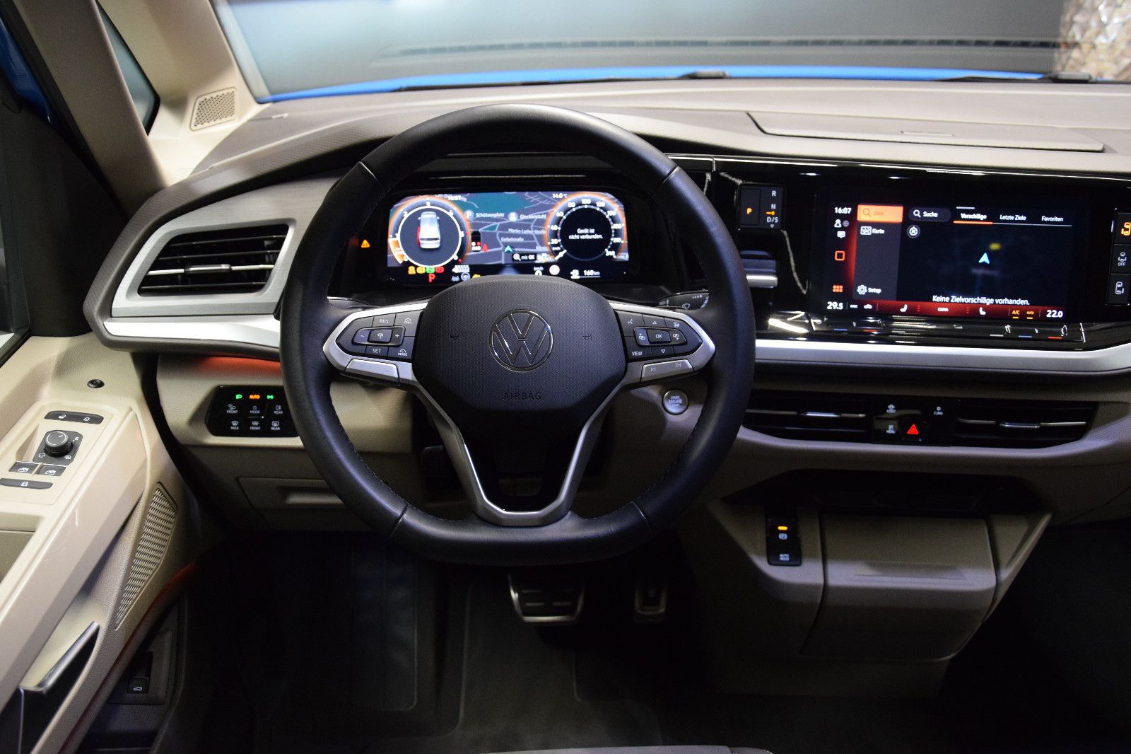 Fahrzeugabbildung Volkswagen T7 Multivan Style DSG Pano vis-a-vis Matrix AHK