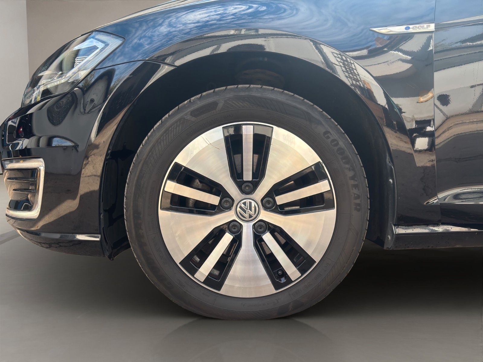 Volkswagen Golf VII Lim. e-Golf ACC LED CCS 92,6% SOH imagem 2