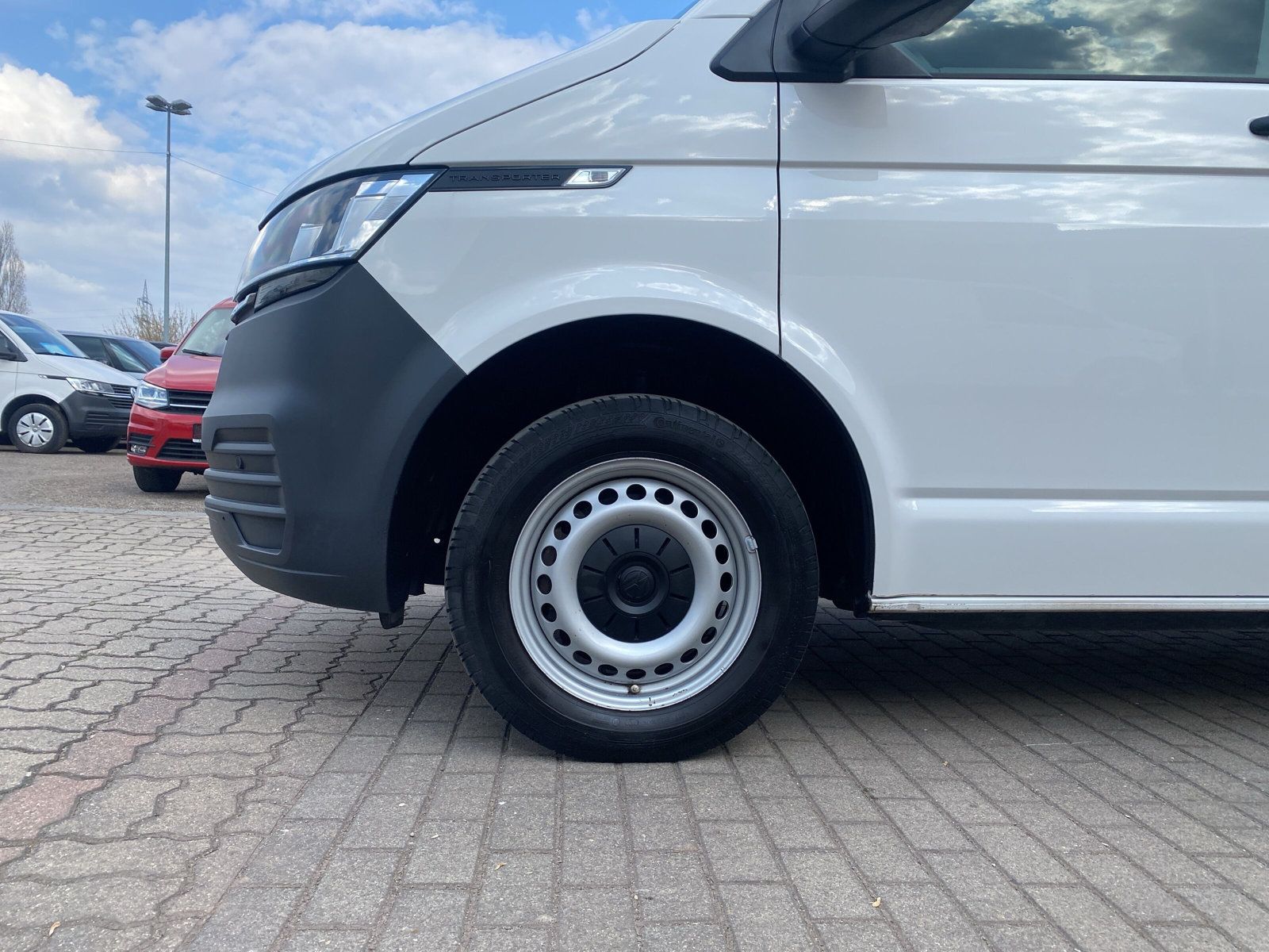 Fahrzeugabbildung Volkswagen T6 Transporter 2.0 TDI T6.1 lang Klima Navi ACC