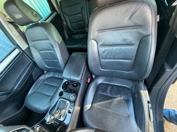 Volkswagen Touareg - 11