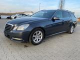 Mercedes-Benz E 220 E 220 CDI E T-Modell/AVANTGARDE/LEDER/NAVI - Mercedes E-Klasse Kombi 7-Sitzer