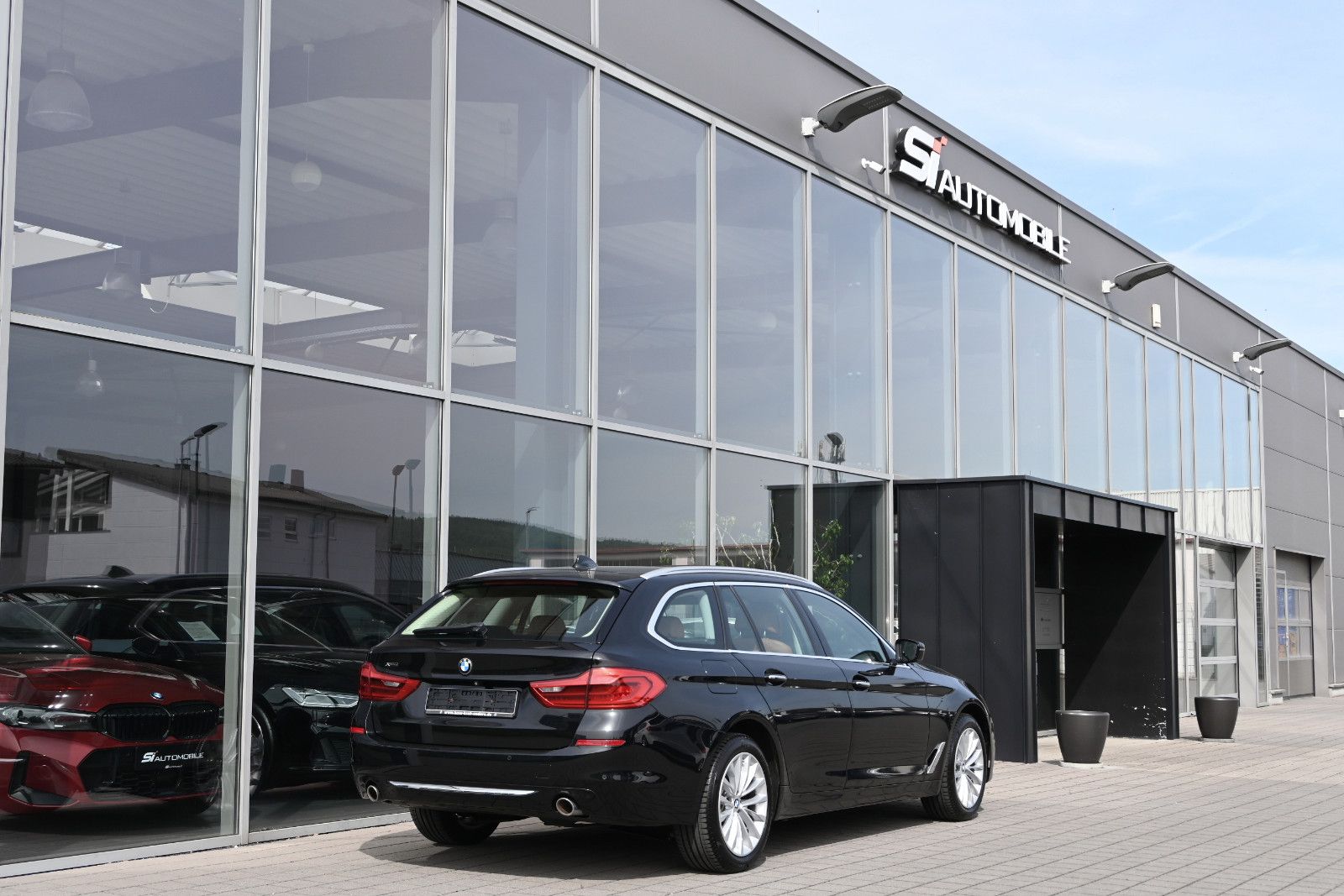 Fahrzeugabbildung BMW 530d xDr Touring Lux. °ACC°HUD°KOMFORTSITZE°PANO