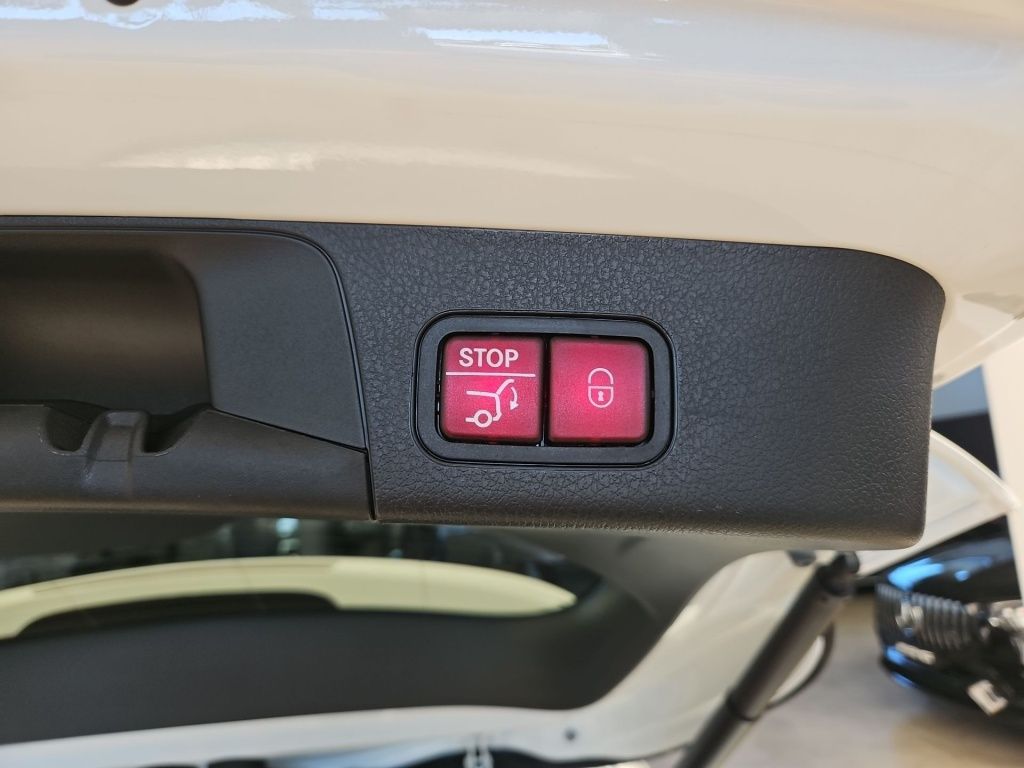 Fahrzeugabbildung Mercedes-Benz GLB 180 AMG Night AHK Distronic+ LED SHZ KeyLess