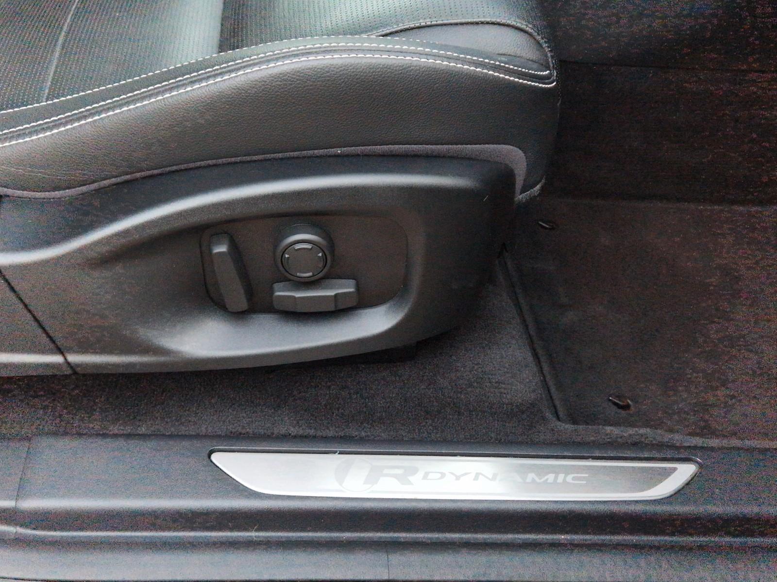 Jaguar E-Pace P300 R-Dynamic SE AWD +PANO+MERIDIAN+
