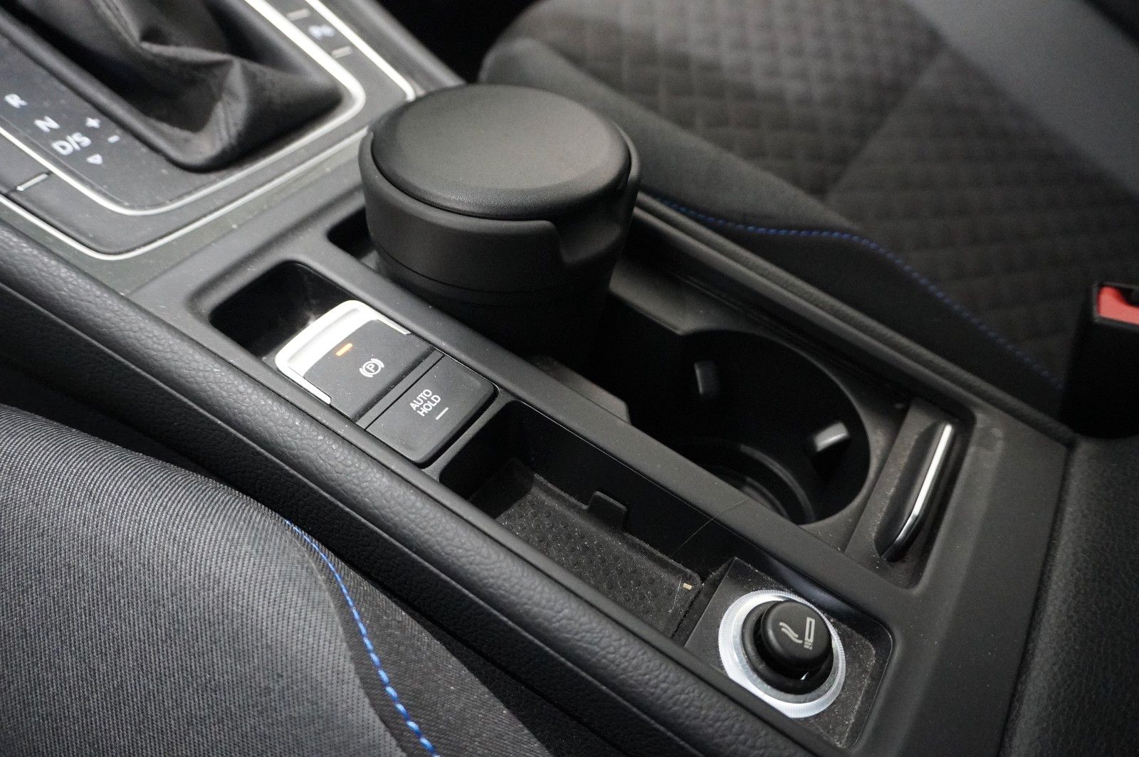 Fahrzeugabbildung Volkswagen Golf VII Lim. 2.0D JOIN NAVI/LED/KAMERA/DYNA./SH