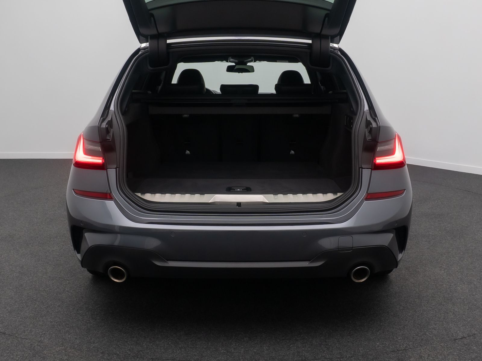 Fahrzeugabbildung BMW 330e xD M Sport Individual Kamera Laser HUD 19"