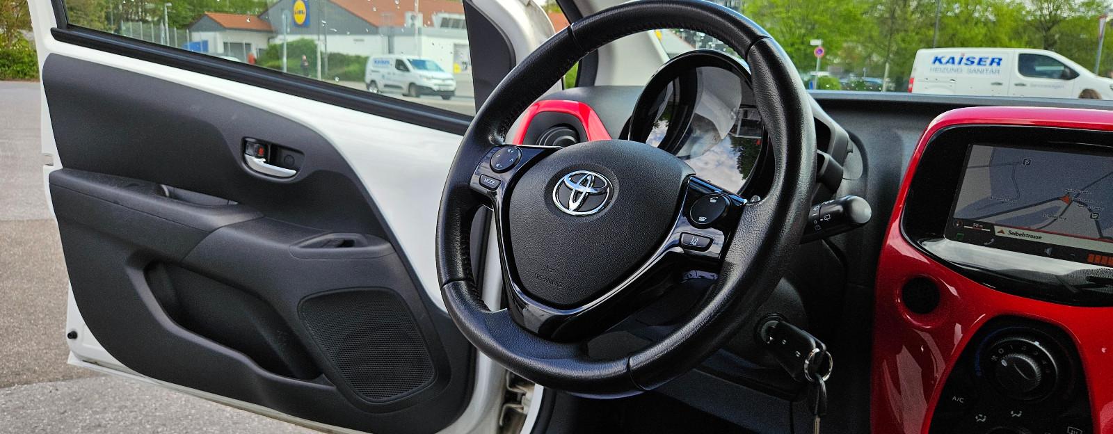 Toyota Aygo Edition Automatik Touch Navi Schaltwippen