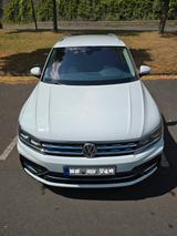Volkswagen Tiguan 2.0 TSI 132kW DSG 4MOTION Highline Hi... - VW Tiguan Gebrauchtwagen in Dresden