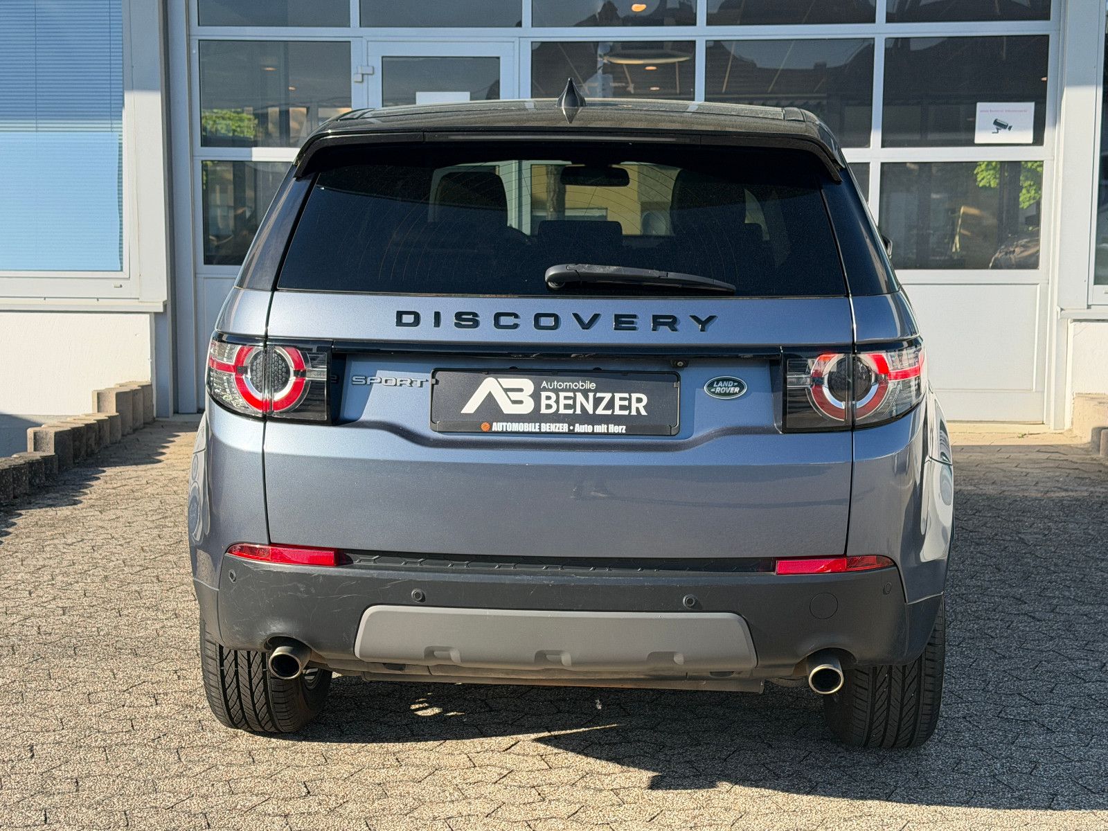 Fahrzeugabbildung Land Rover Discovery Sport SE AWD/PANO/ACC/NAVI/KAMERA/SHZ