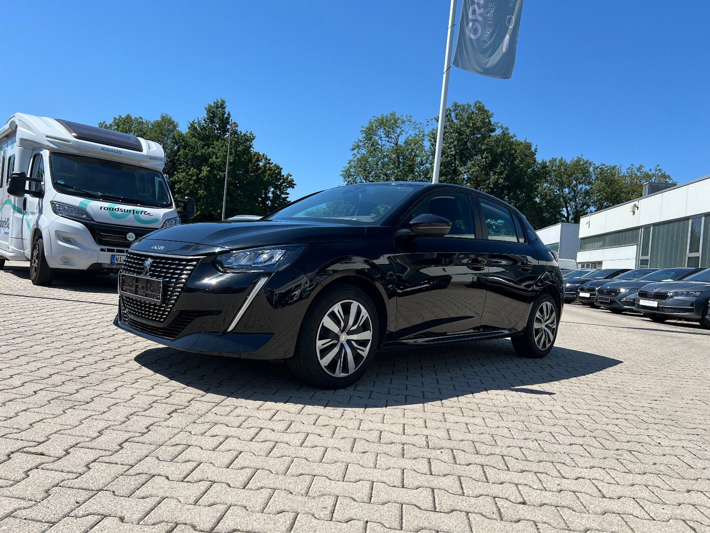 PEUGEOT 208
