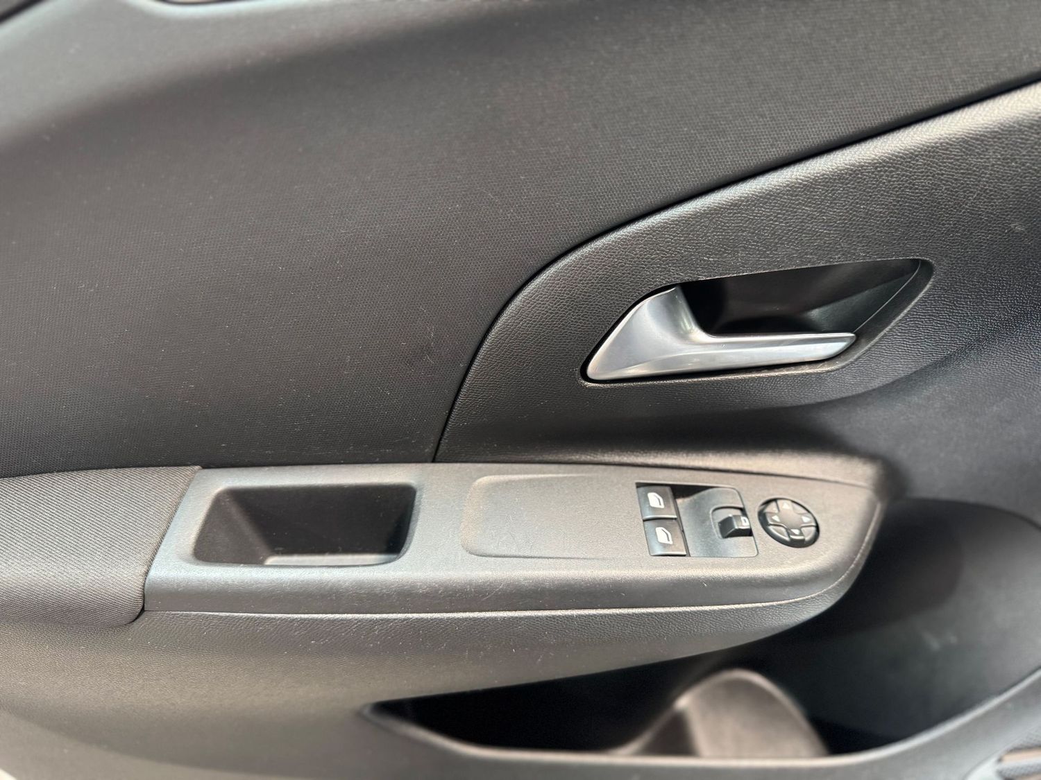 Fahrzeugabbildung Opel Corsa Edition#PDC#Temp#Lekradh.#Spur#SHZ