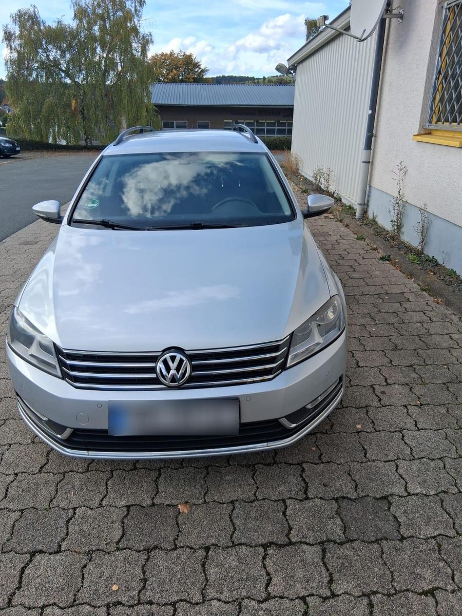 Volkswagen Passat 2013 — rear view