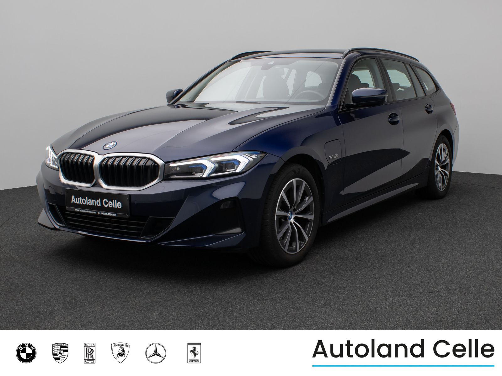 Fahrzeugabbildung BMW 330e Individual DAB HiFi Fernlichtassist PDC LED