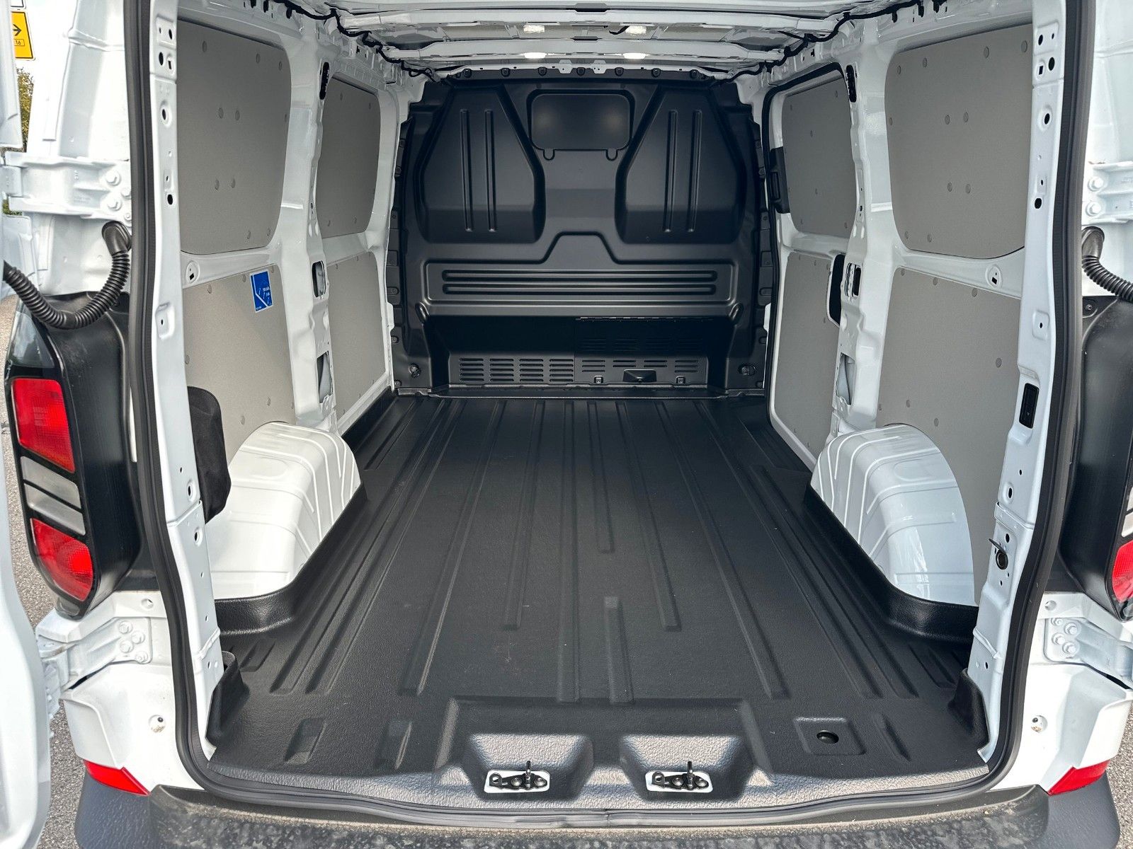 Fahrzeugabbildung Ford Transit Custom 320 L1 Trend, TECHNOLOGIE-PAKET