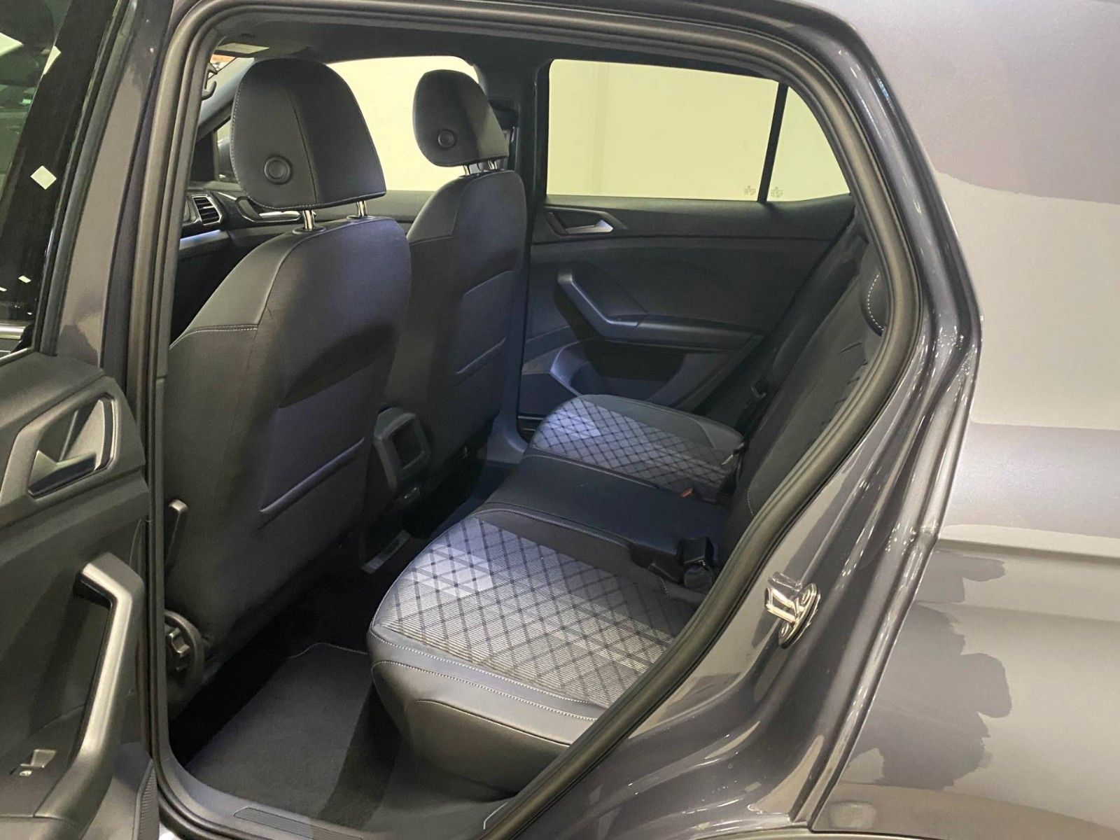 Fahrzeugabbildung Volkswagen T-Cross 1.0 TSI DSG R-Line+NAVIGATION+MATRIX+ACC