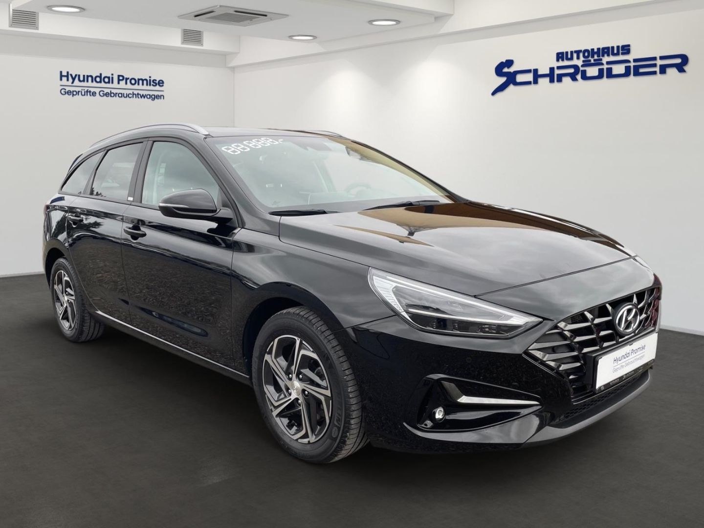 Fahrzeugabbildung Hyundai i30 1.6 CRDi Kombi Intro Edition Navigation Rück