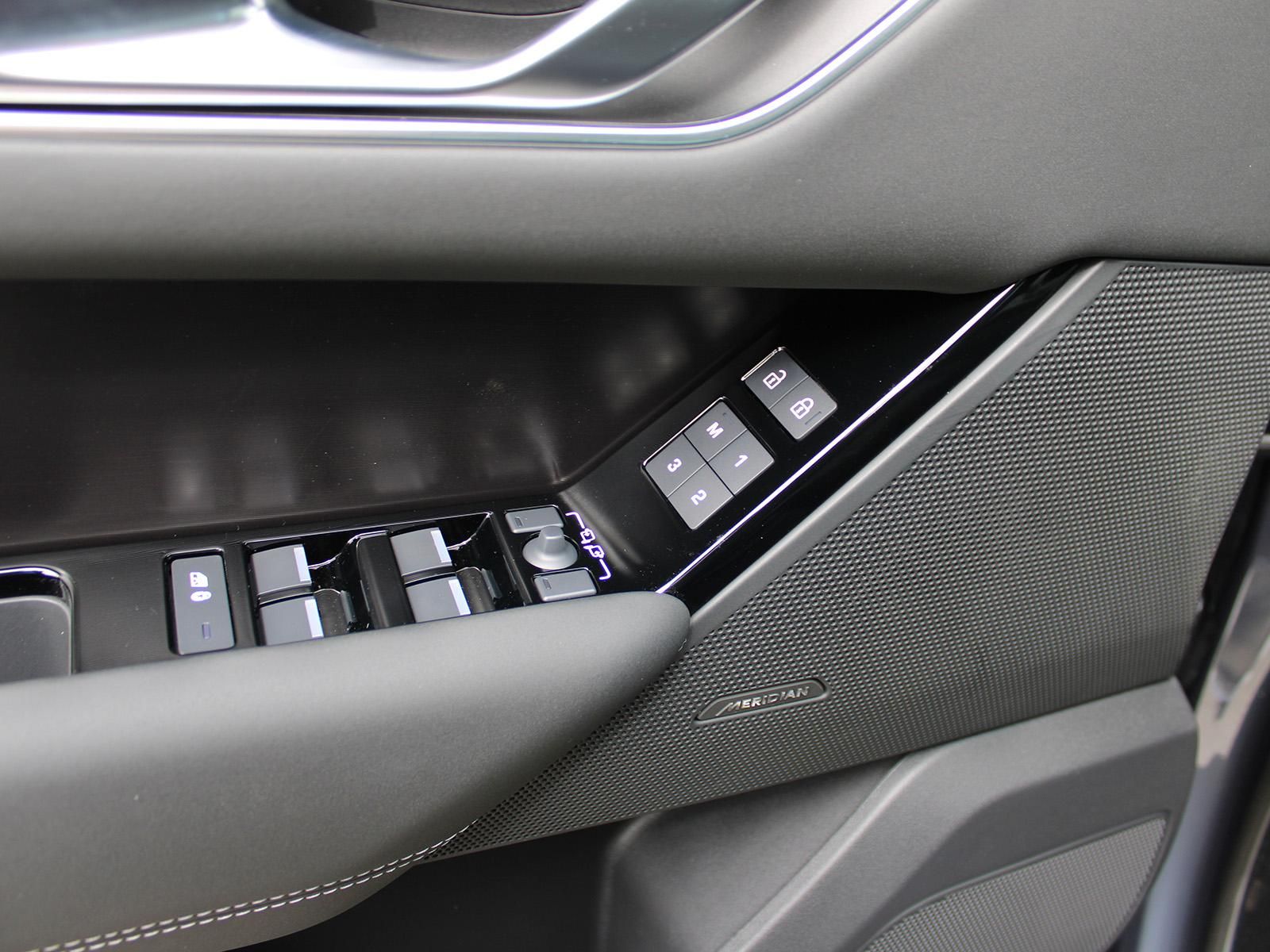 Fahrzeugabbildung Land Rover Range Rover Velar P400e Belgravia