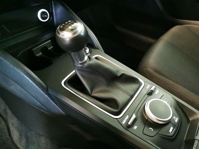 Audi Q2 35 TFSI Navi SHZ PDC Kamera