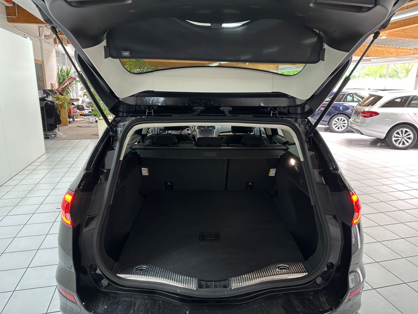Fahrzeugabbildung Ford Mondeo Turnier Trend*Klima*PDC*