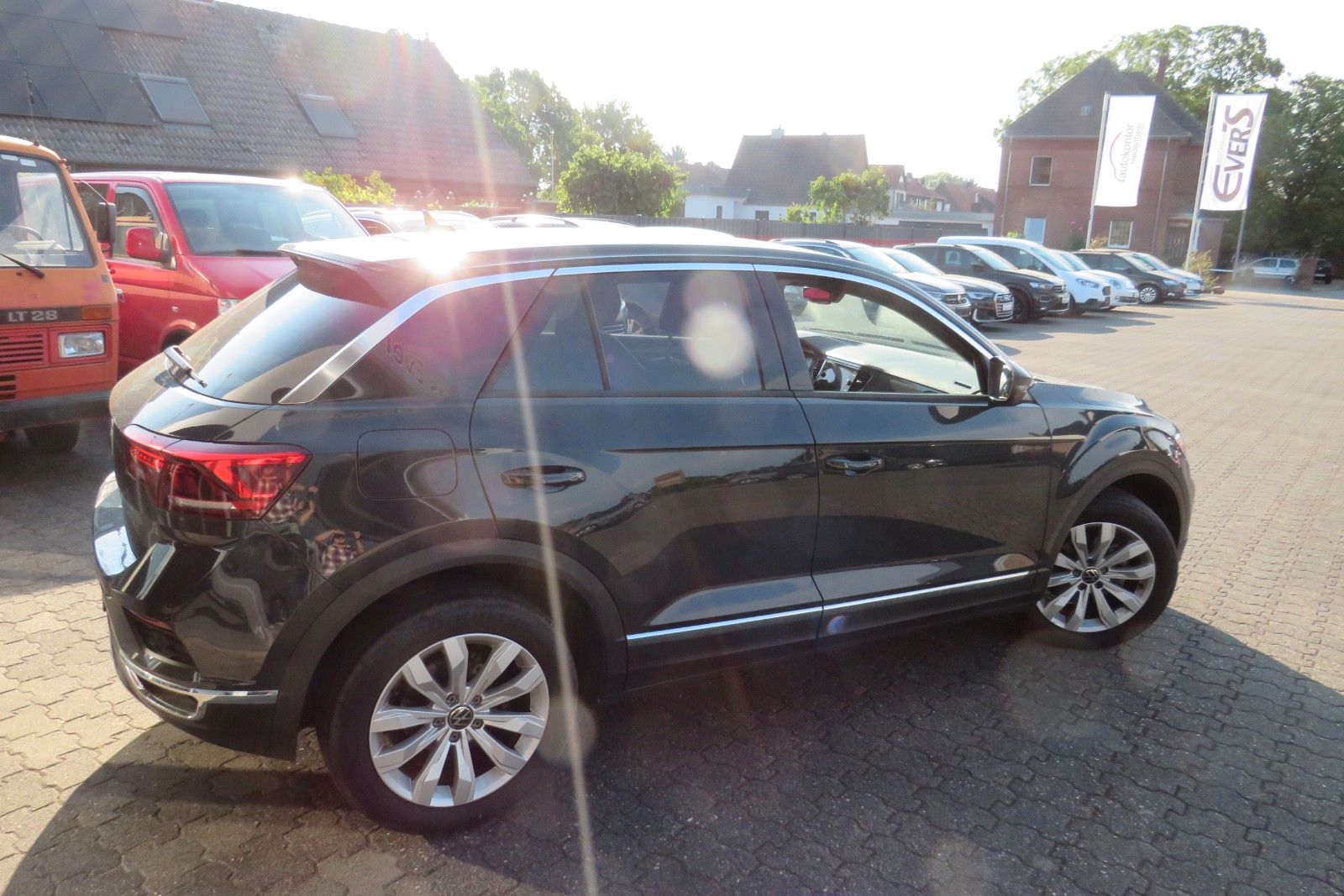 Fahrzeugabbildung Volkswagen T-Roc Sport ACC LED PDC NAVI DAB 1.HAND