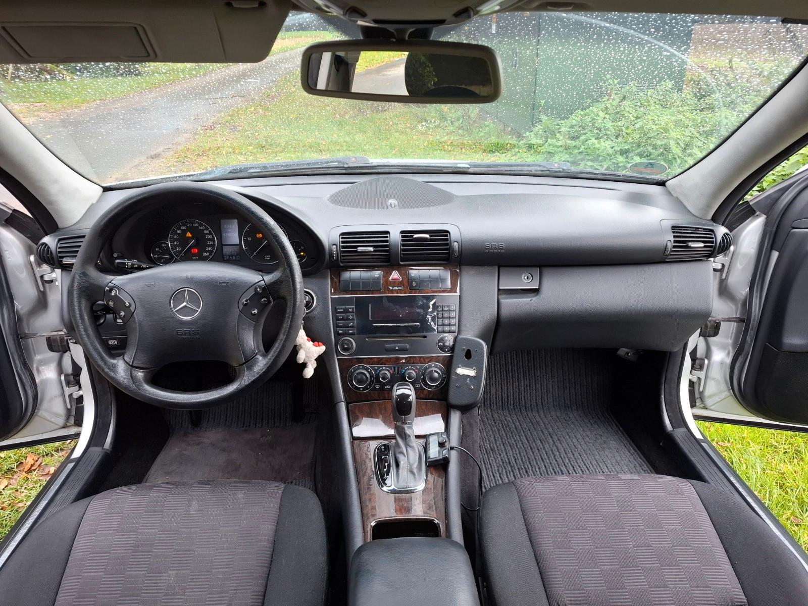 Mercedes-Benz C220 2005 — photo 7