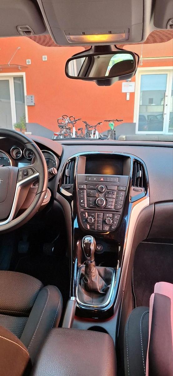 Opel Astra 2014 — photo 8