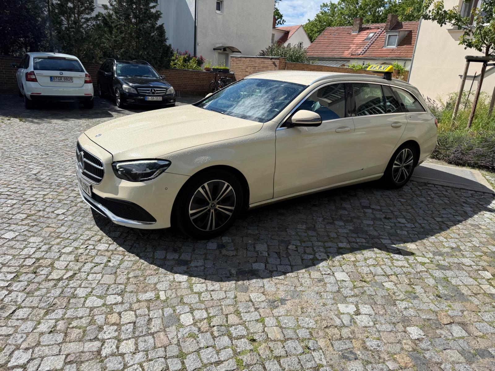 Mercedes-Benz E 220 d T Autom. -