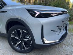 BAIC Beijing X75 PANO Leder CarPlay SHZ inkl. ÜBF STM