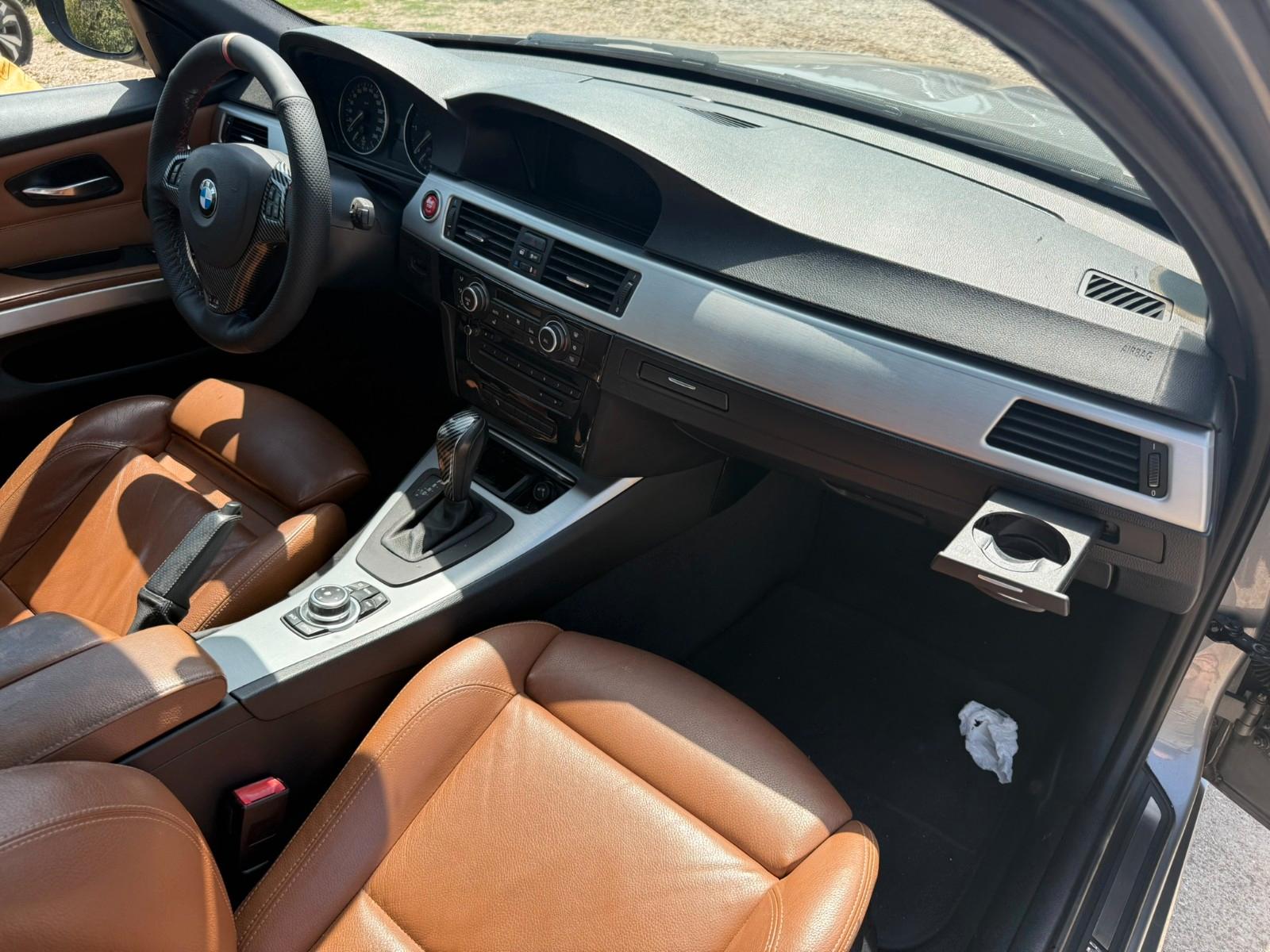 BMW 330 2011 — photo 7