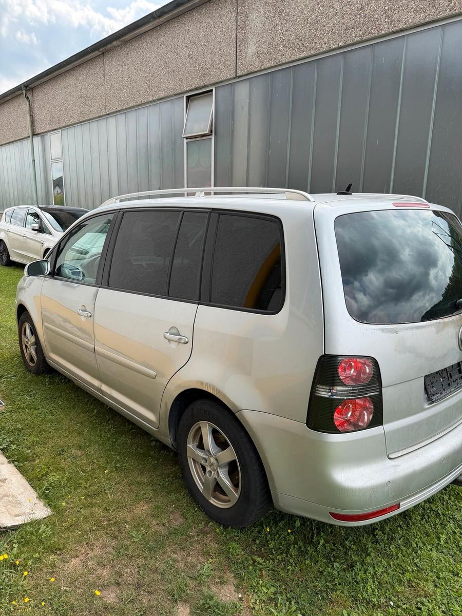 Volkswagen Touran 2004 — engine 105 HP (77kW)