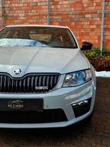 Skoda Octavia Lim. RS |DSG | Temp | PDC | SHZ Garantie - Skoda Octavia mit Benzin-Antrieb: Limousine