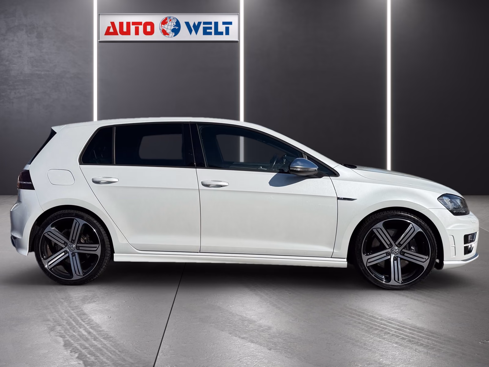 Volkswagen Golf VII 2.0 R BMT 4Motion Xenon Leder PDC Navi