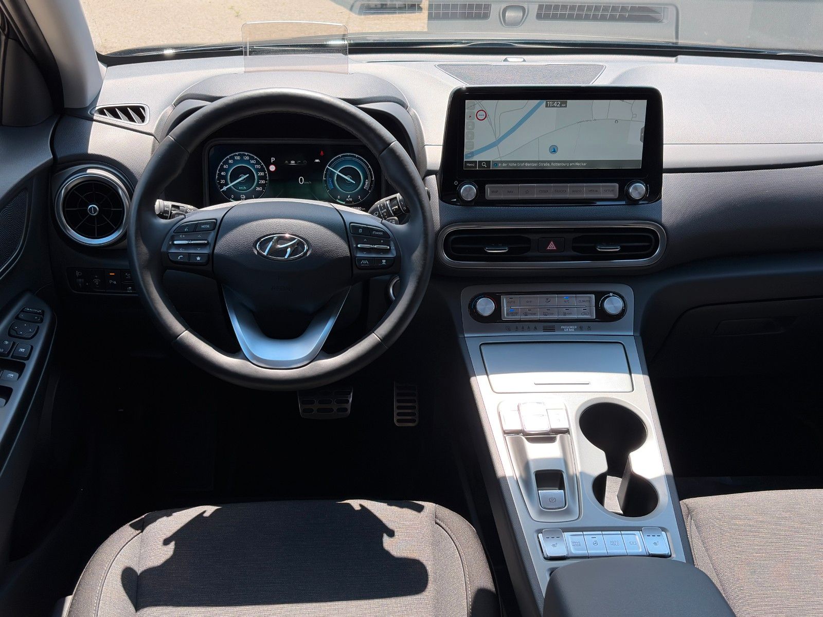 Fahrzeugabbildung Hyundai KONA E Trend 2WD CarPlay Schiebedach ACC CAM HuD