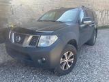Nissan Pathfinder 2.5 dCi Comfort *7-Sitzer* - schwarze Nissan Pathfinder
