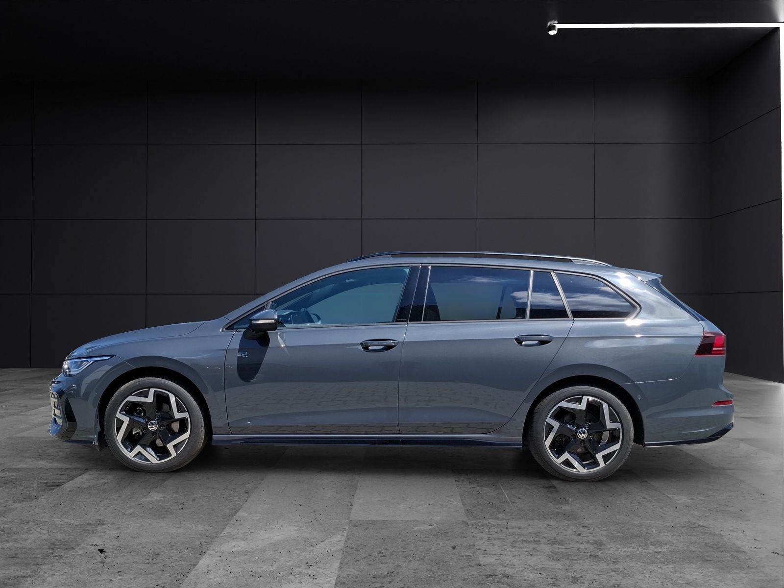 Fahrzeugabbildung Volkswagen Golf VIII Variant eTSI R-Line DSG LED Navi AID A