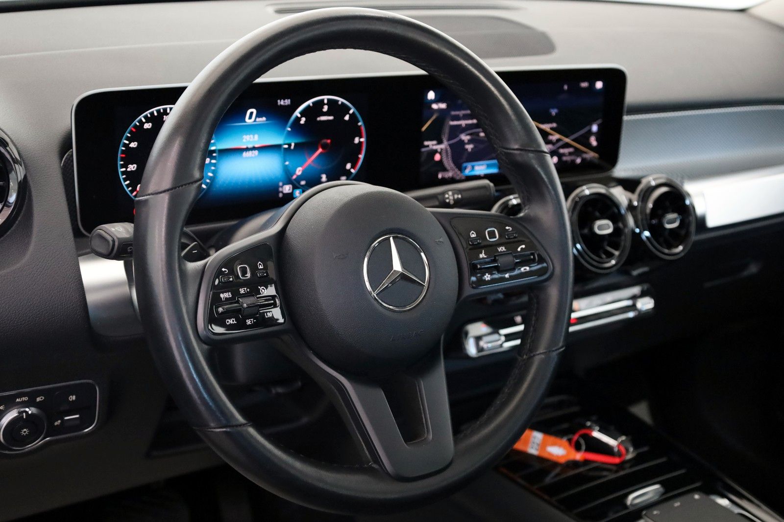 Fahrzeugabbildung Mercedes-Benz GLB 200 d, T.Leder,Navi,LED,SH,Kamera,Panorama