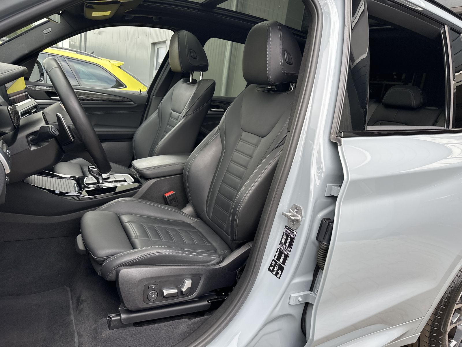 Fahrzeugabbildung BMW X3 xDrive30d M-Sport NAV+LASER+KAM+PANO+HUD+AHK