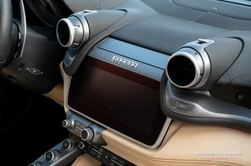 2017 Ferrari GTC4LUSSO — миниатюра 11