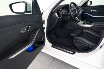 BMW 320d xDrive Touring Sport Line M-Lenkrad HUD CAM
