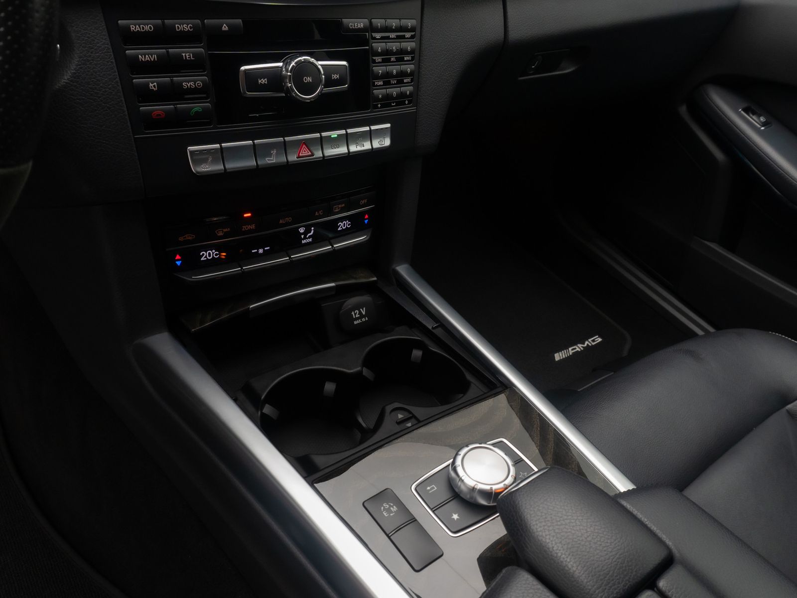 Fahrzeugabbildung Mercedes-Benz E 350 BlueTEC PDC Navi Tempomat LED Leder 18Zoll
