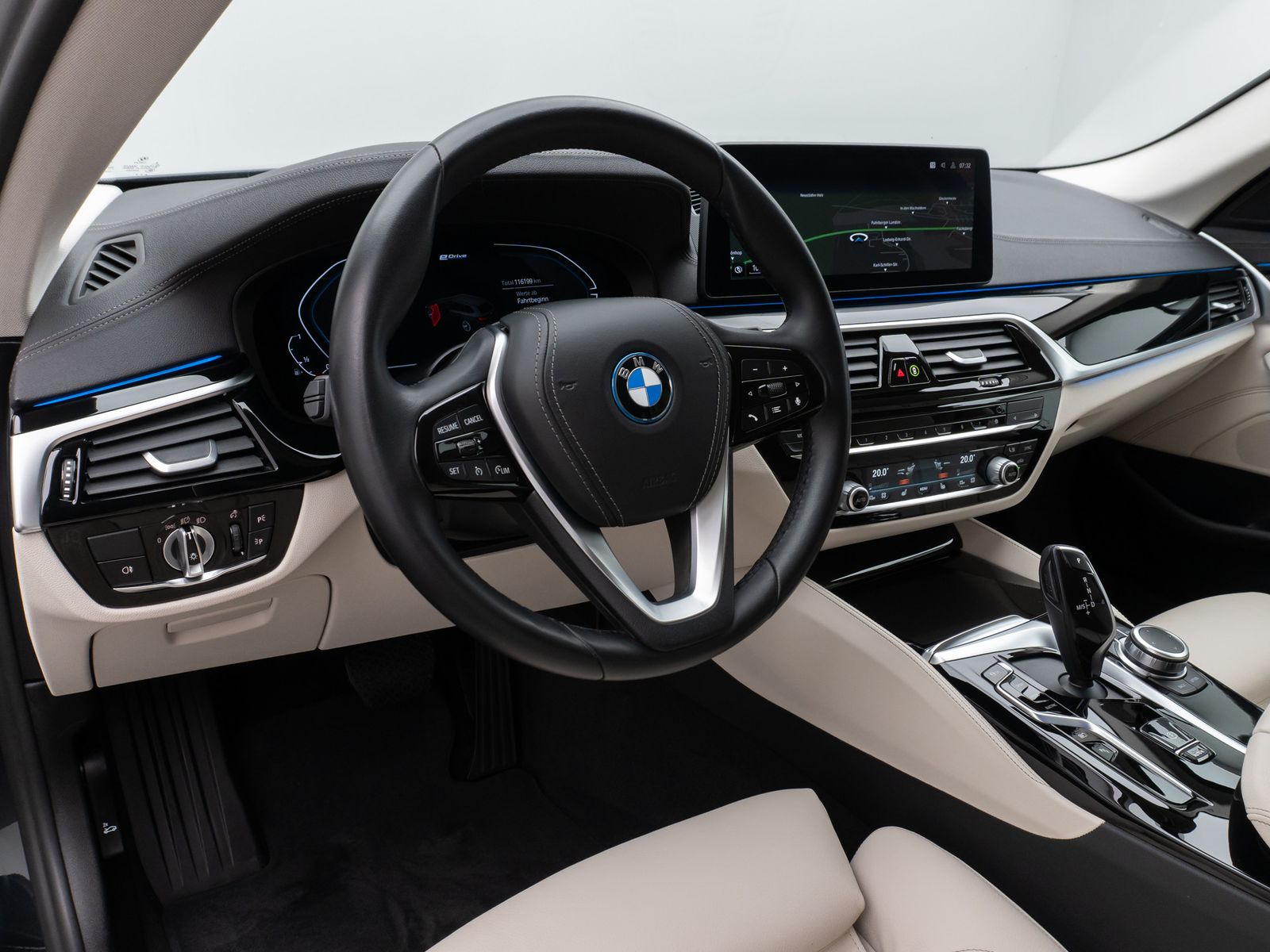 Fahrzeugabbildung BMW 530e xD Luxury Line KameraHUD DAB HiFi Komfort