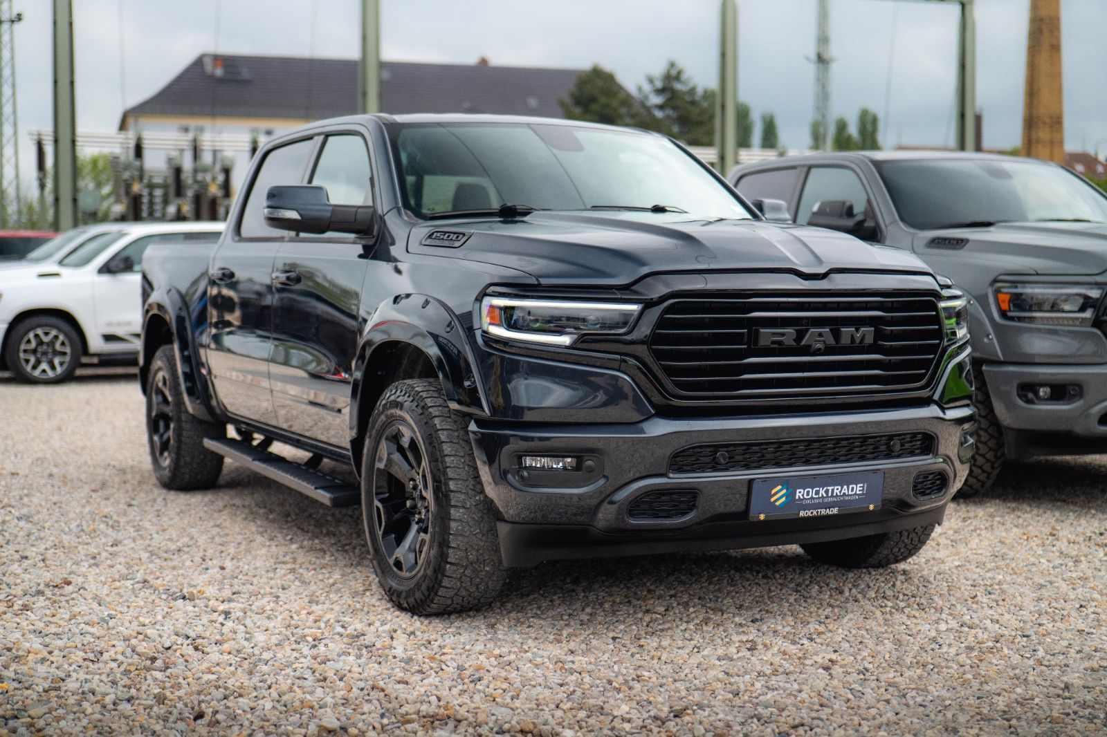 Fahrzeugabbildung Dodge RAM 5.7 V8 HEMI 4x4 OFFROAD Night Limited 19%