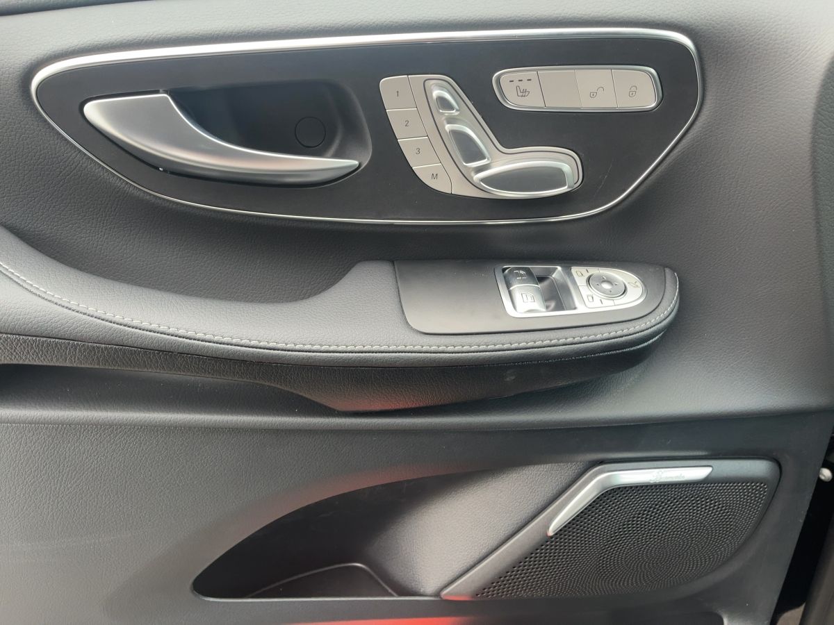 Fahrzeugabbildung Mercedes-Benz V 300 d 4M lang AMG/360°/Airmatic/AHK