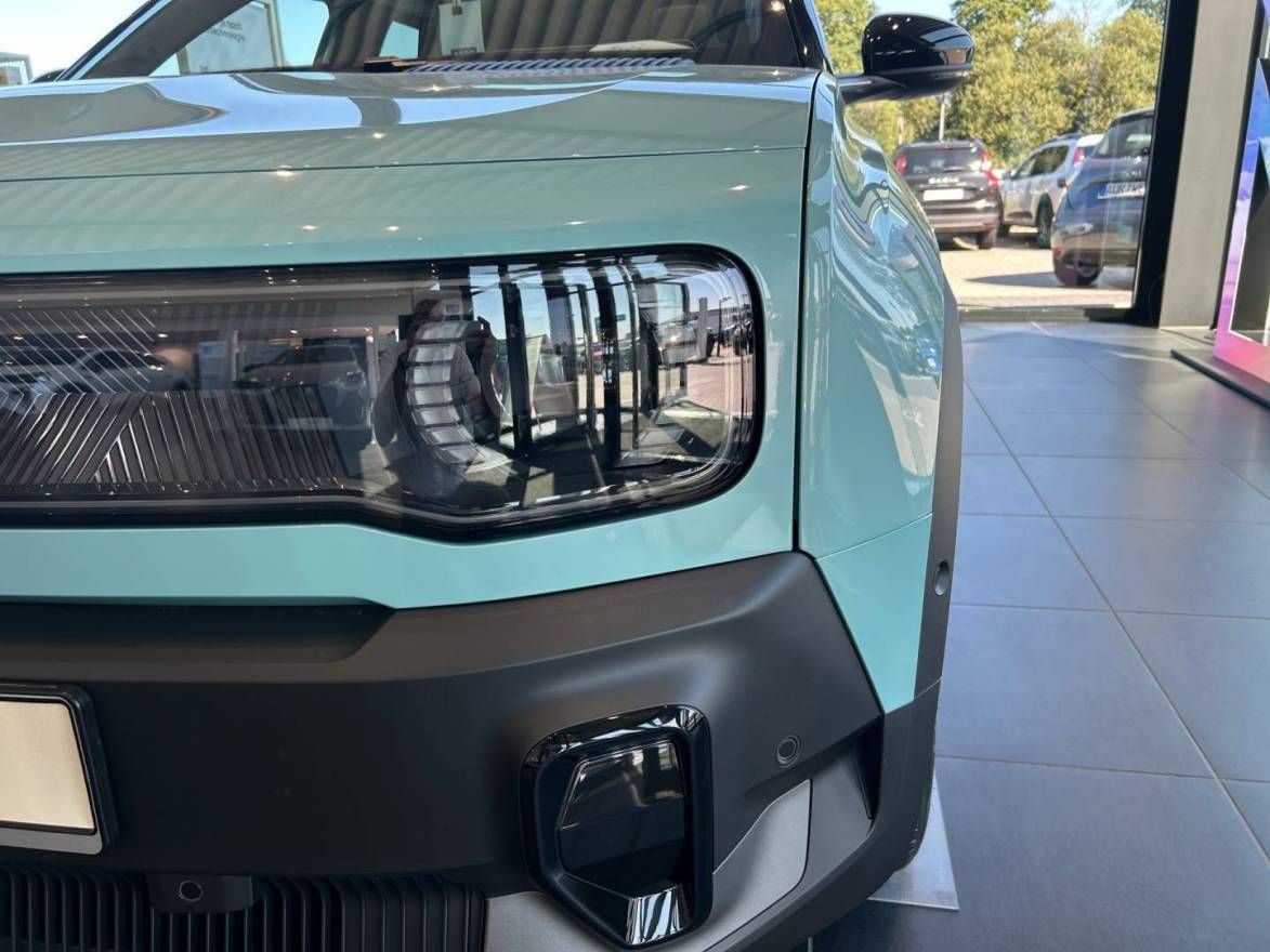 Fahrzeugabbildung Renault 4 E-Tech elektrisch Techno 'plein sud' 150 Comfo
