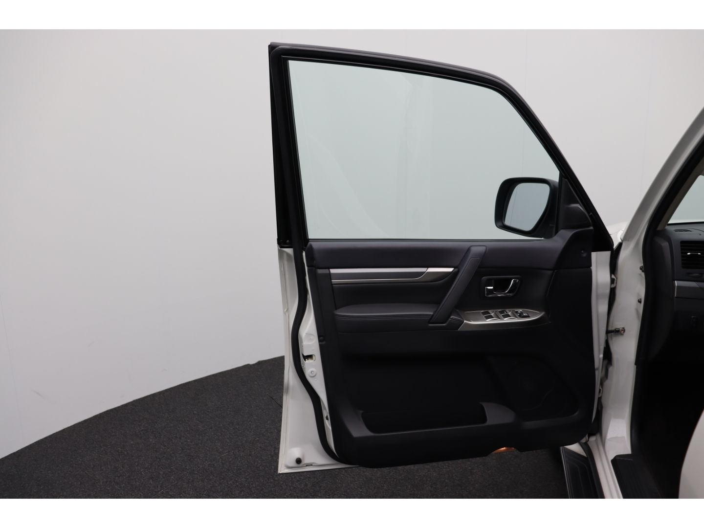 Fahrzeugabbildung Mitsubishi Pajero 3.2 DI-D Edition 30 7-Sitzer